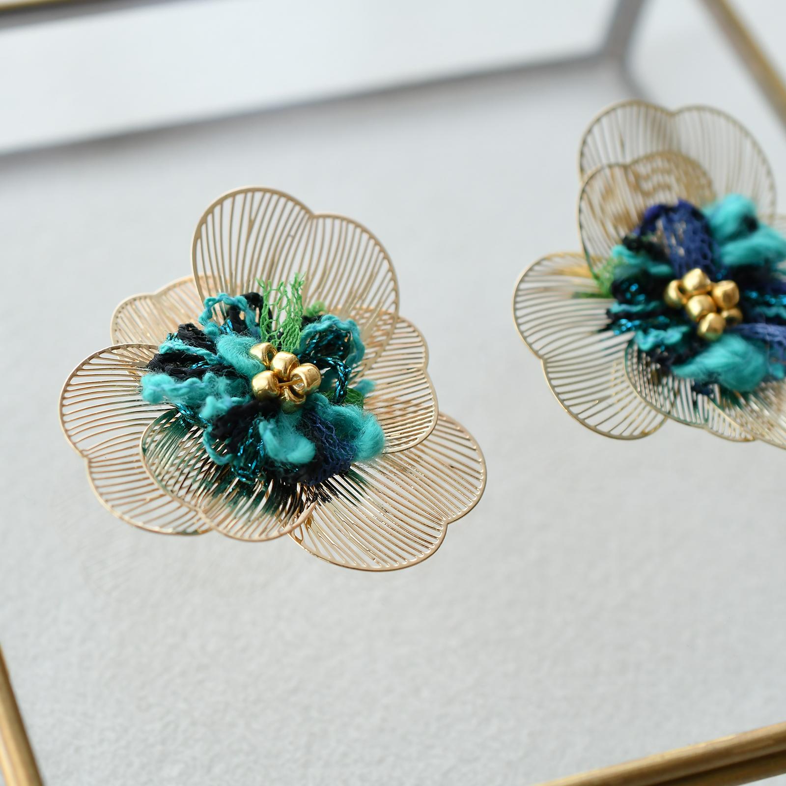 ドリームフラワータッセルイヤリング / エメラルドグリーン | 3枚目