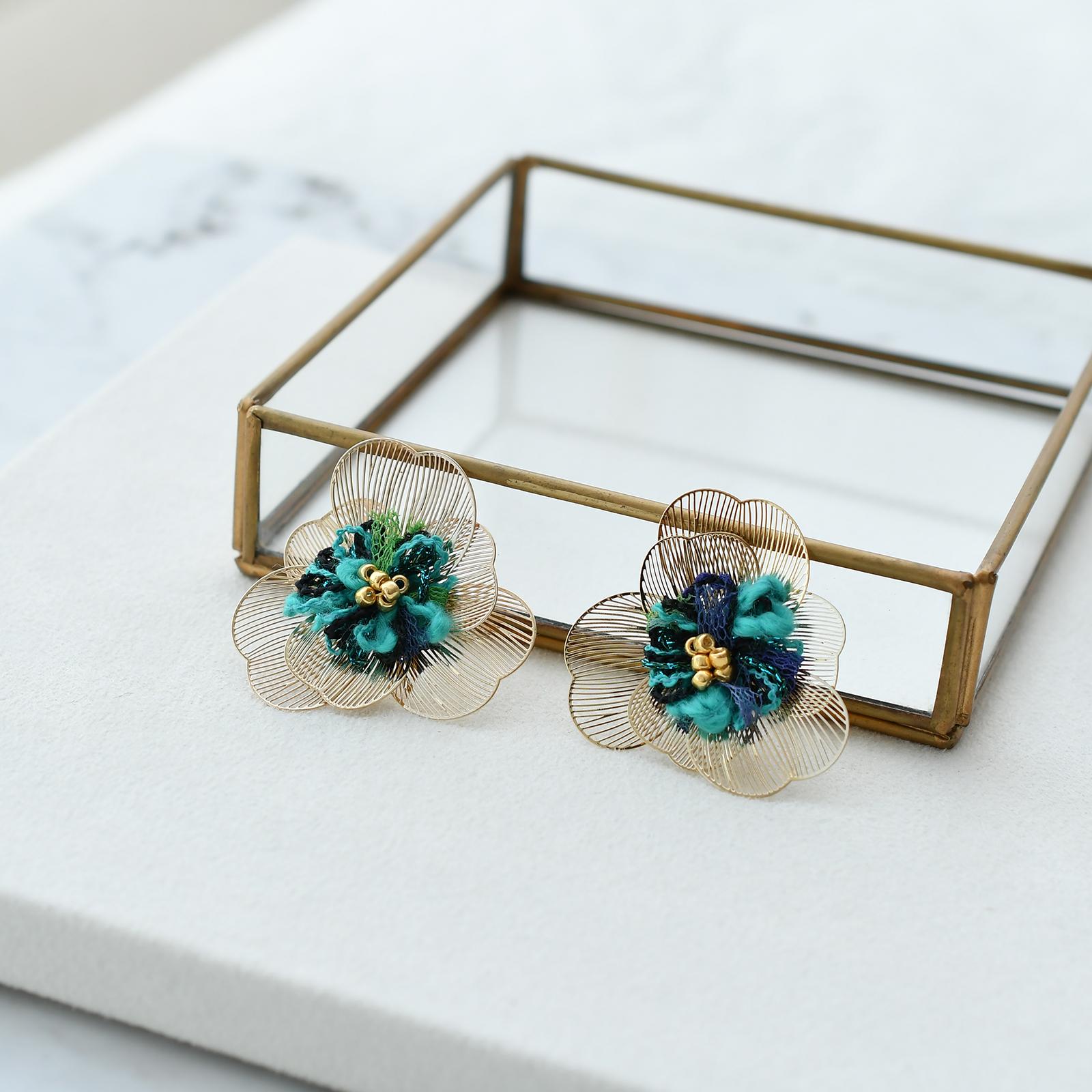 ドリームフラワータッセルイヤリング / エメラルドグリーン | 4枚目