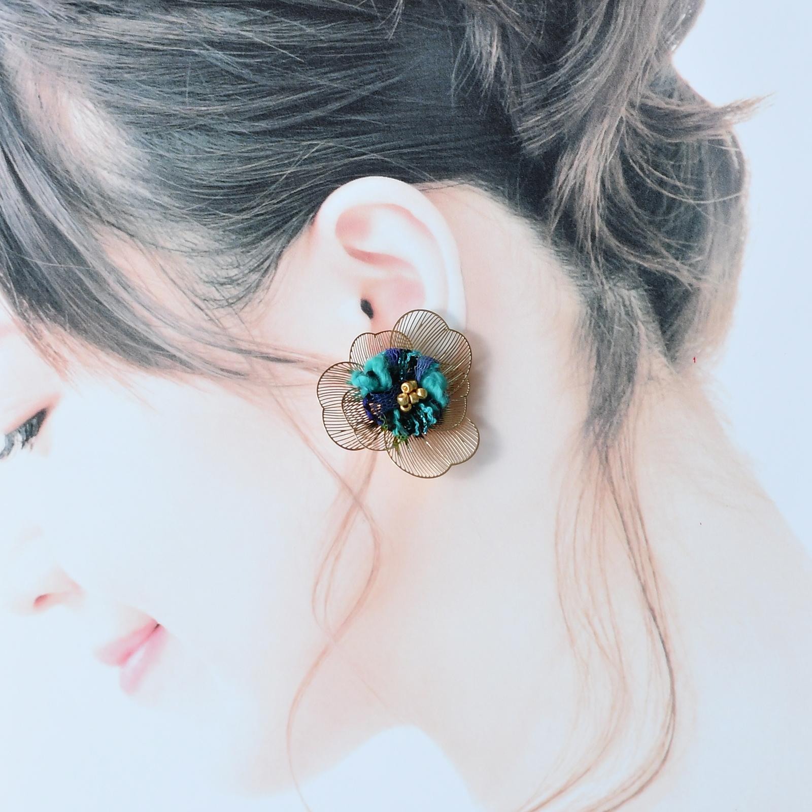 ドリームフラワータッセルイヤリング / エメラルドグリーン | 5枚目