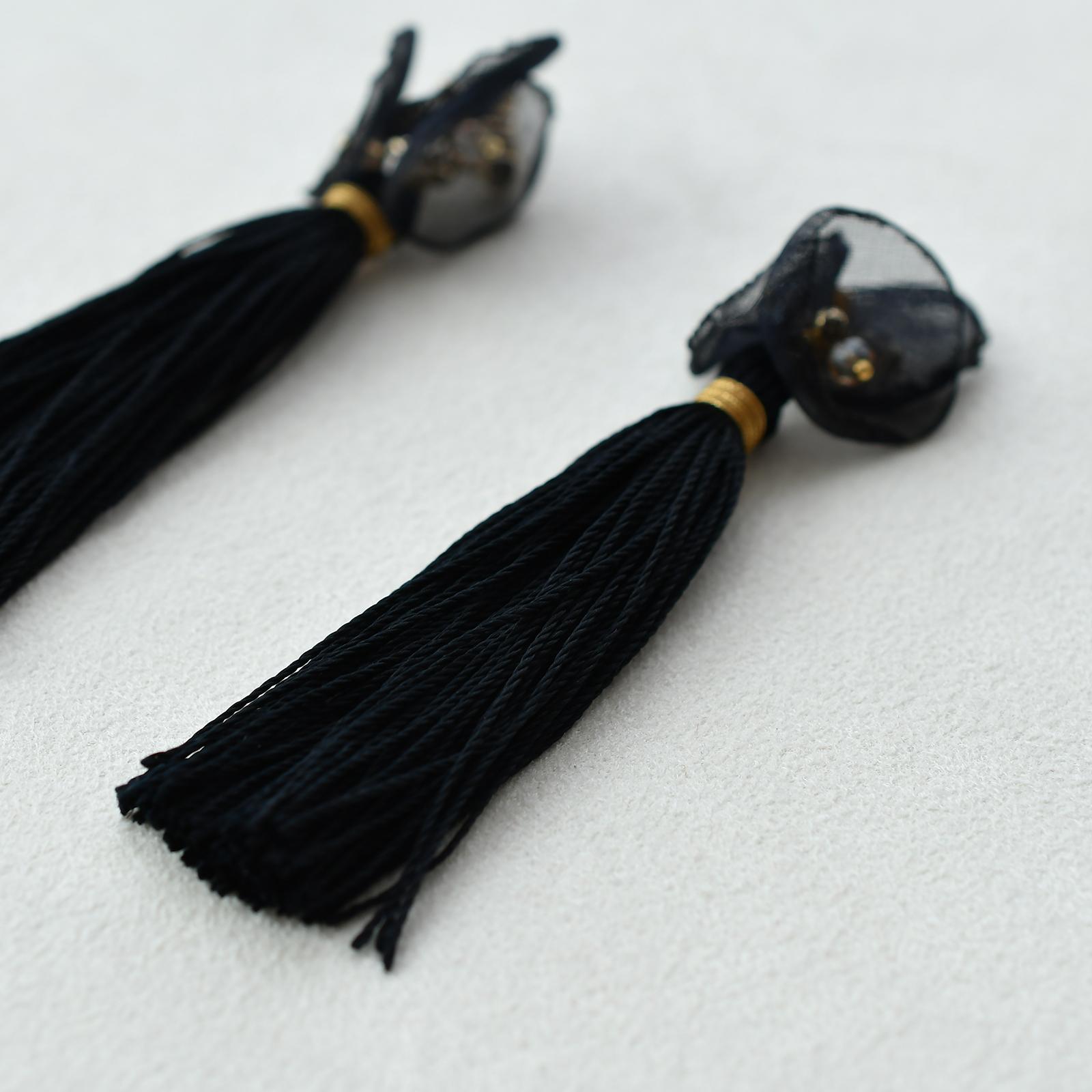 あき　シフォンフラワータッセルピアス・イヤリング/ブラック | 4枚目