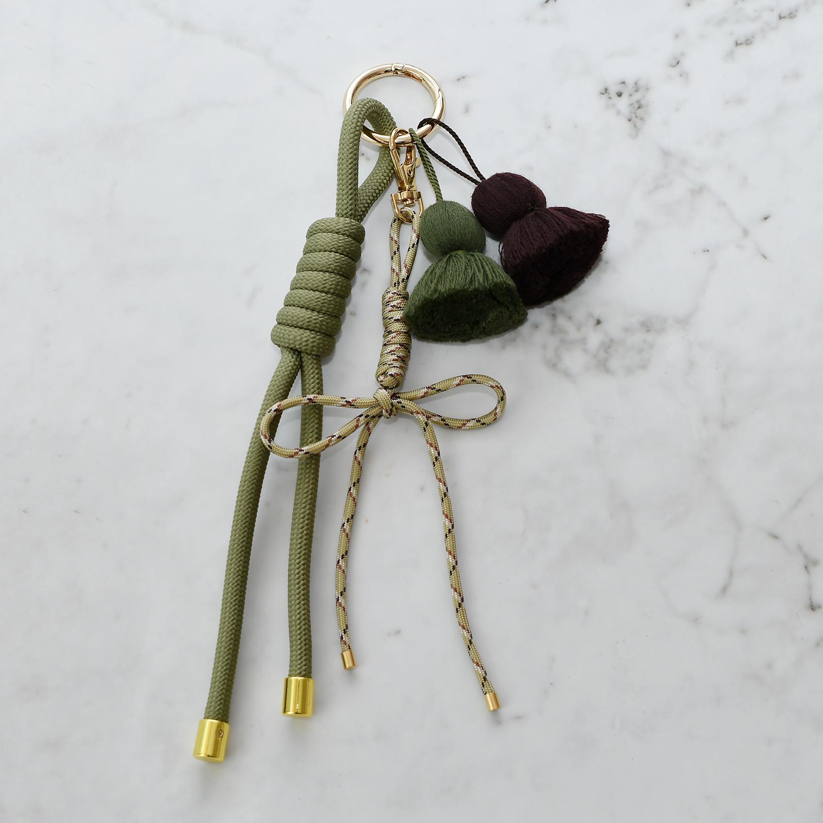 あき　タッセルつきパラコードマルチチャーム　カーキ | 2枚目