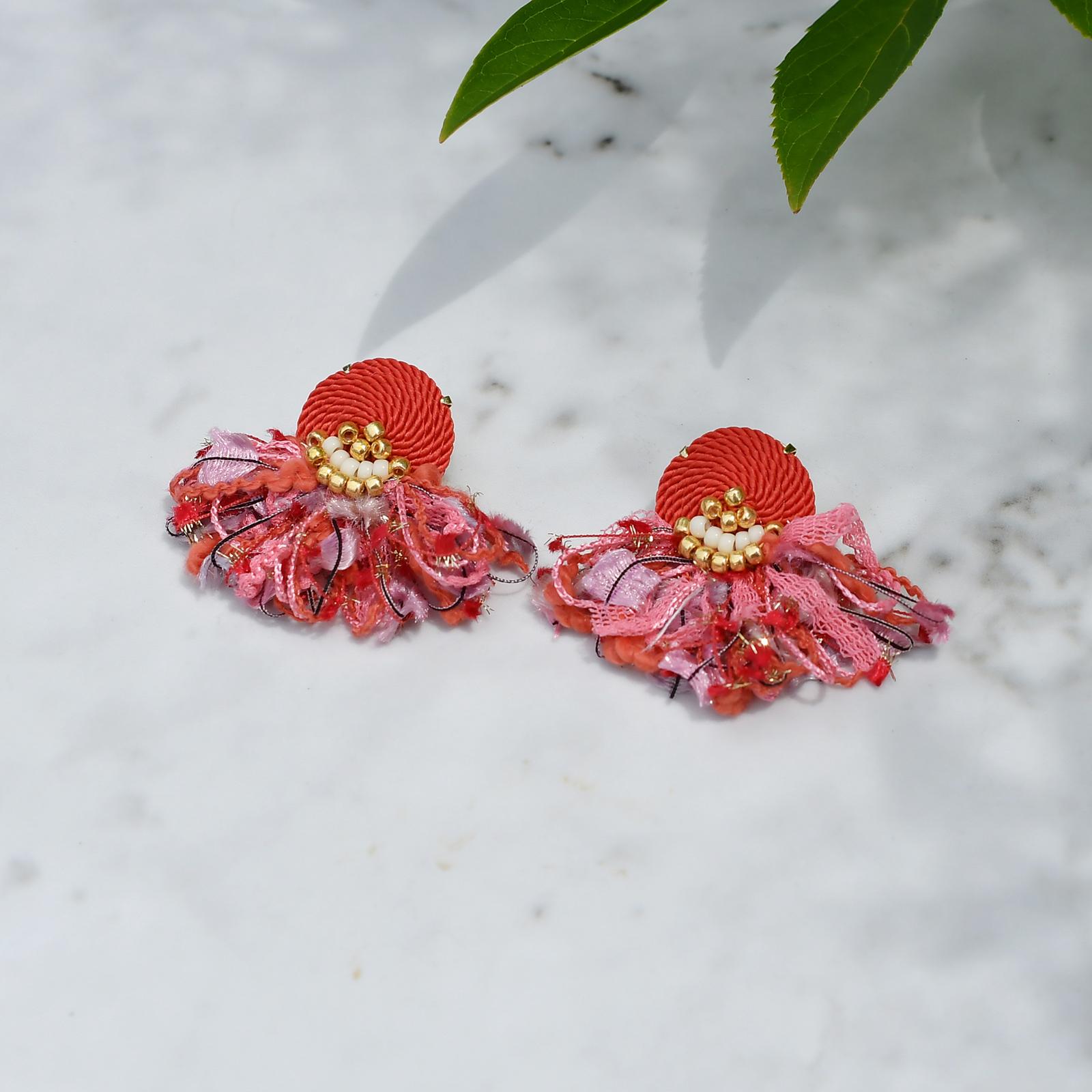 なつ コードモチーフタッセルピアス・イヤリング サマーオレンジ1枚目の画像