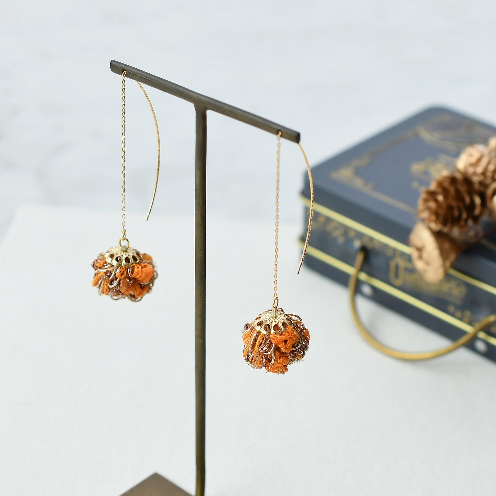 あき モールタッセルピアス・イヤリング 木の実1枚目の画像